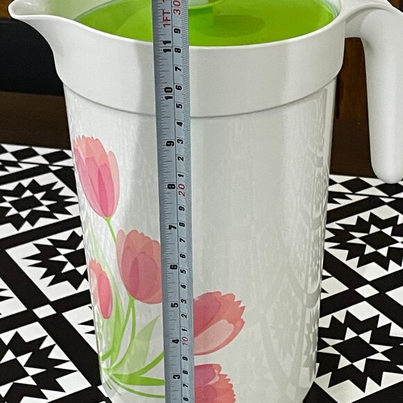 Large 1 Gallon Tupperware Pitcher - Picture 3 of 3